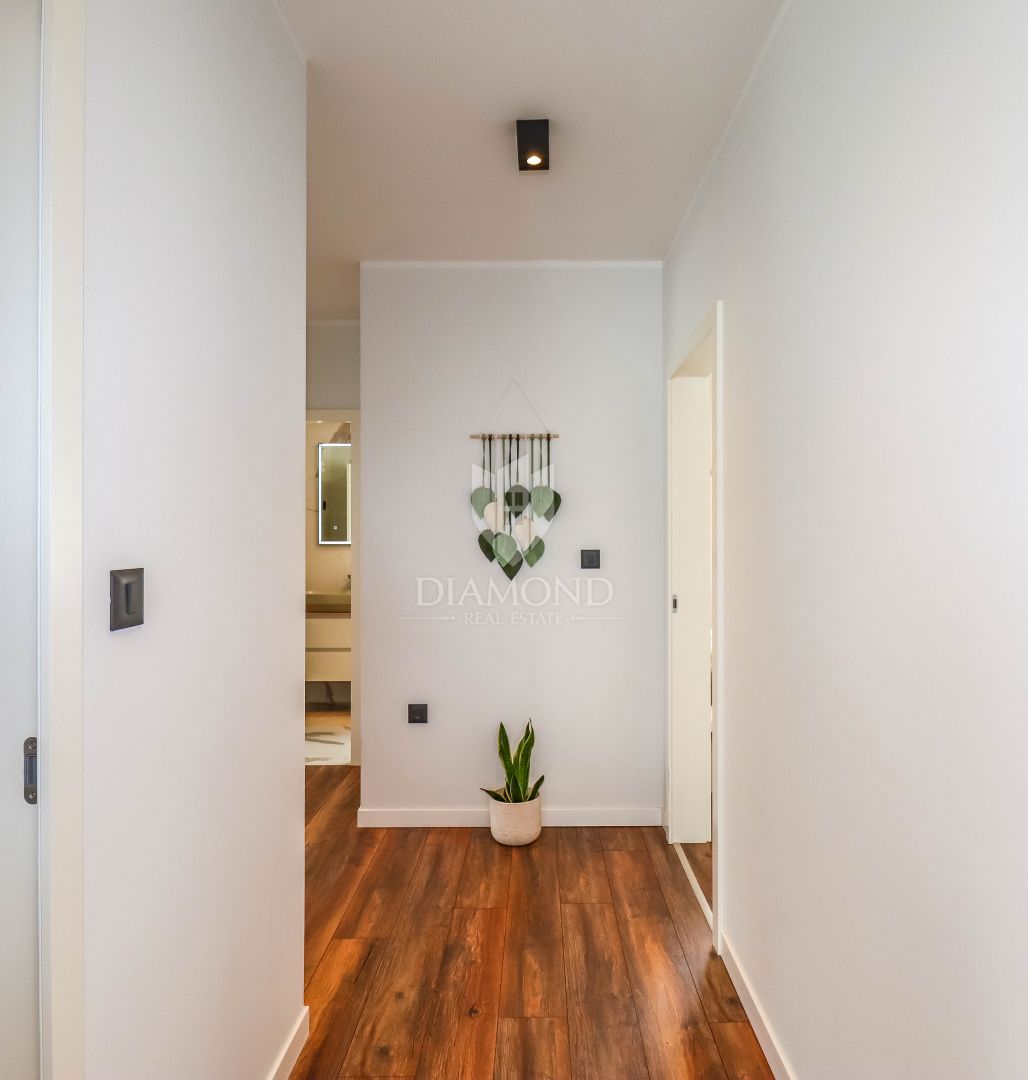 Rovigno, dintorni, nuova casa moderna in posizione tranquilla