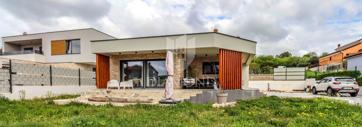 Rovigno, dintorni, nuova casa moderna in posizione tranquilla