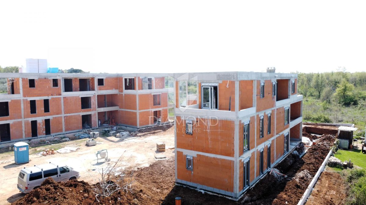 Parenzo, appartamento al piano terra con giardino a 900 m dal mare!