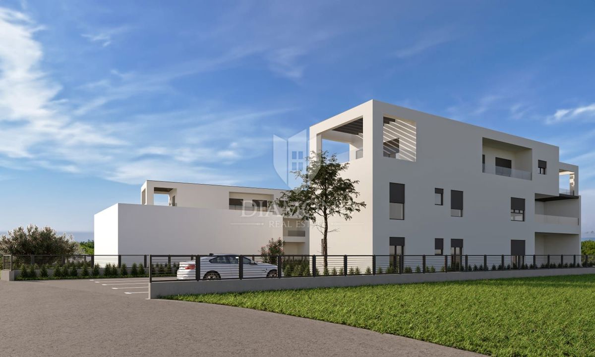 Parenzo, appartamento al piano terra con giardino a 900 m dal mare!