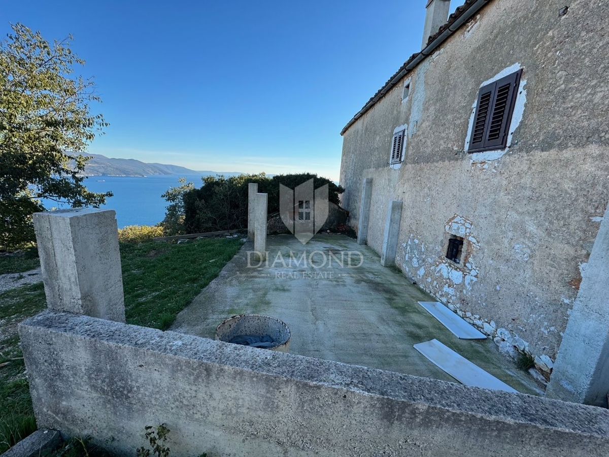 CASA IN PIETRA CON VISTA PANORAMICA SUL MARE