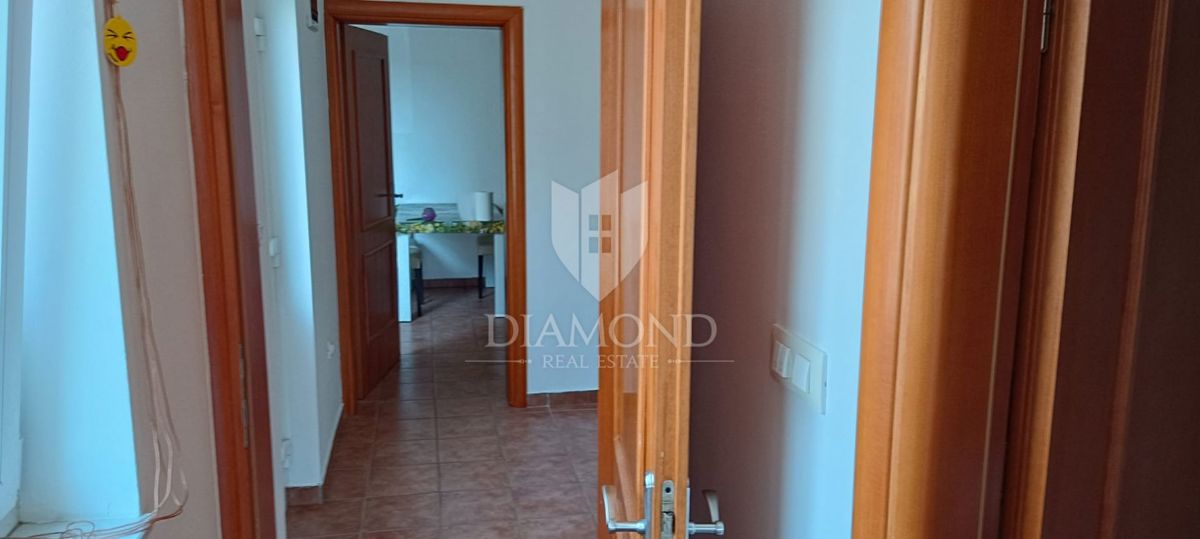 Jadranovo, ampio appartamento su due livelli