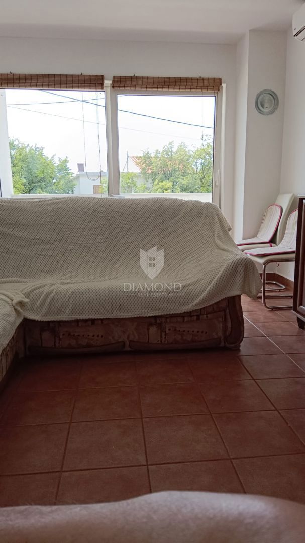 Jadranovo, ampio appartamento su due livelli