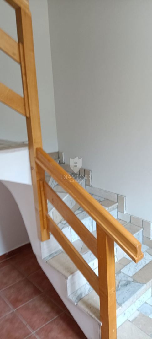 Jadranovo, ampio appartamento su due livelli