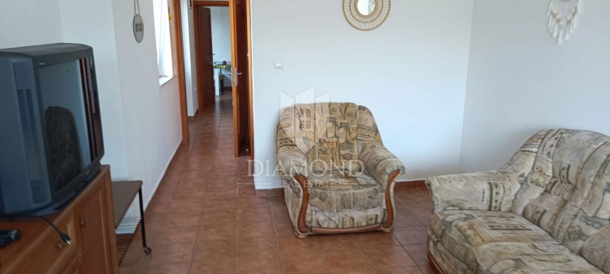 Jadranovo, ampio appartamento su due livelli