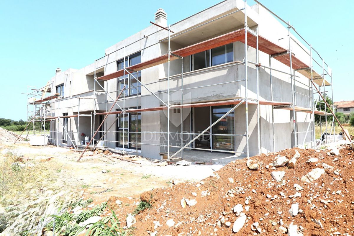 Parenzo – dintorni: Appartamento spazioso al primo piano in zona tranquilla