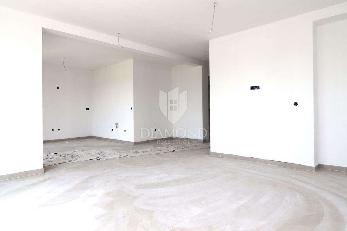 Parenzo – dintorni: Appartamento spazioso al primo piano in zona tranquilla