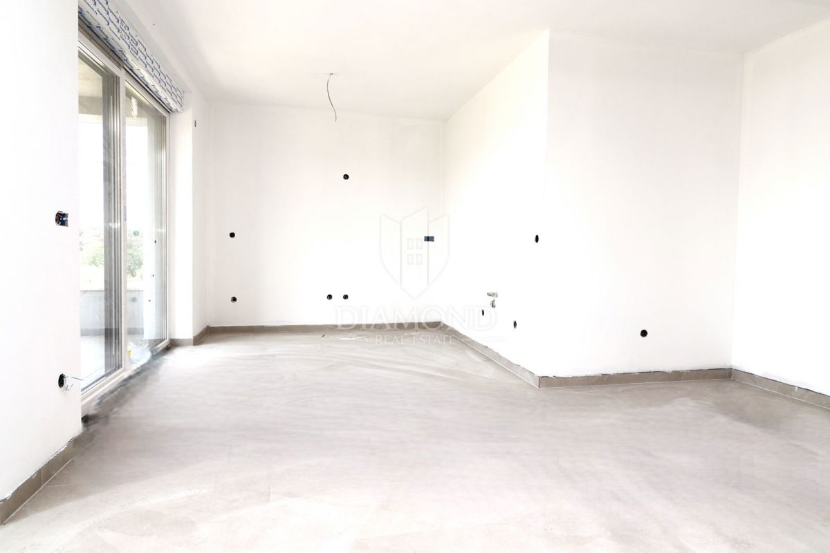 Parenzo – dintorni: Appartamento spazioso al primo piano in zona tranquilla