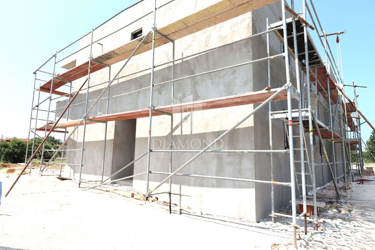 Parenzo – dintorni: Appartamento spazioso al primo piano in zona tranquilla