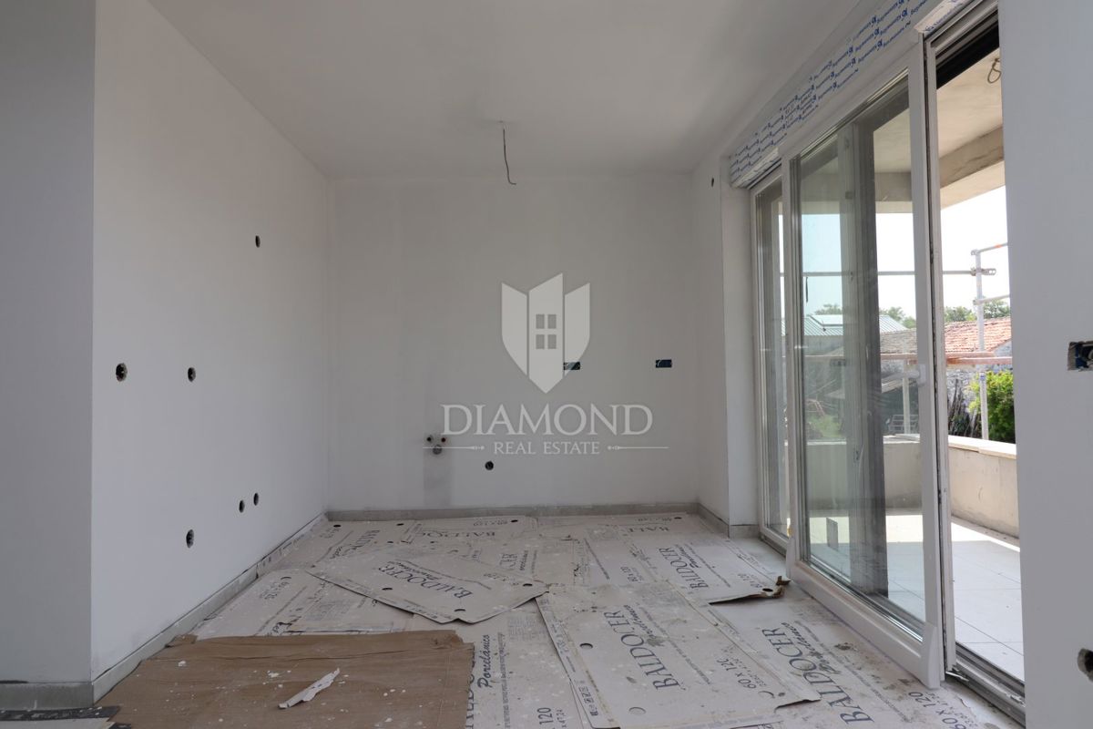 Parenzo – dintorni: Appartamento spazioso al primo piano in zona tranquilla