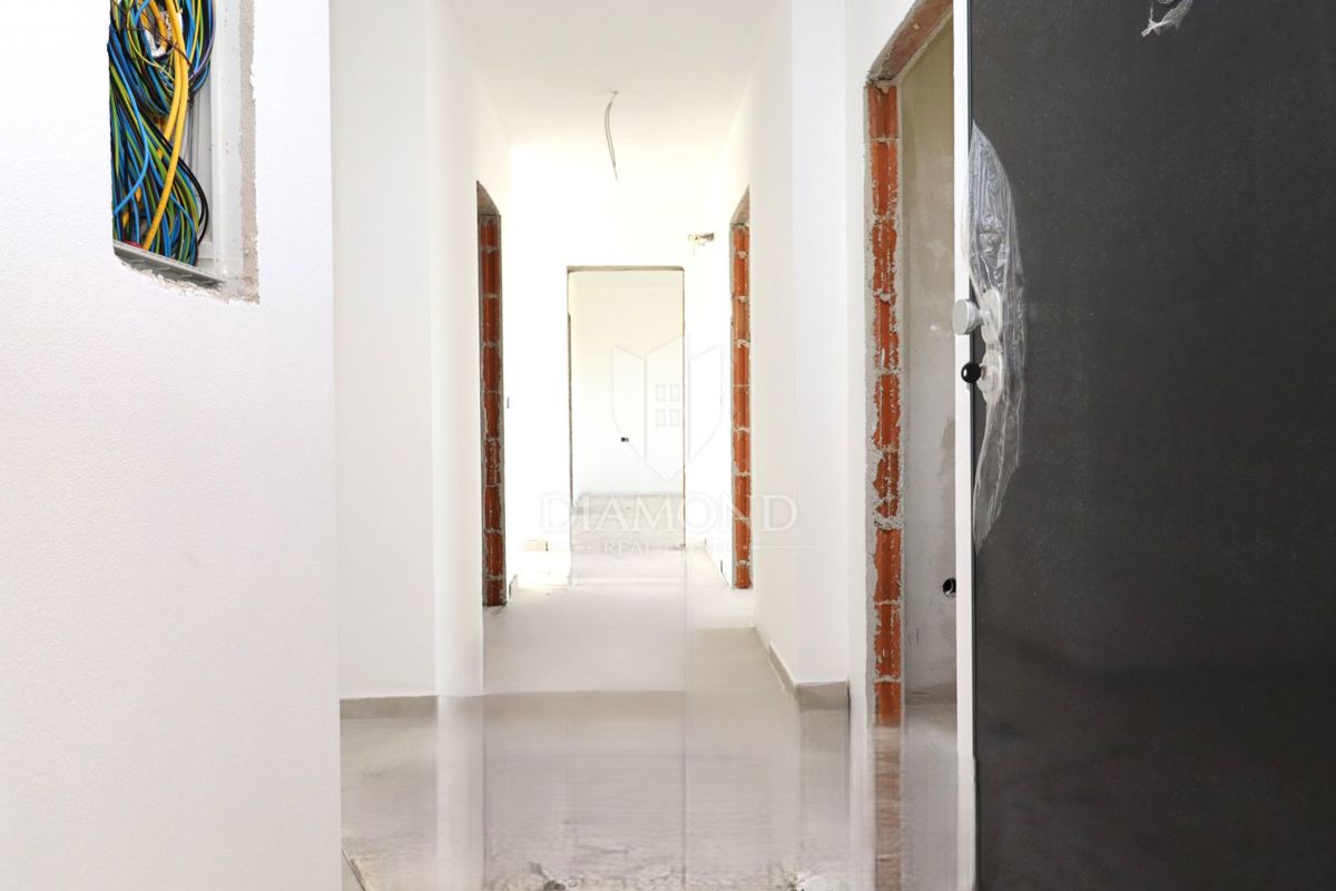 Parenzo – dintorni: Appartamento spazioso al primo piano in zona tranquilla