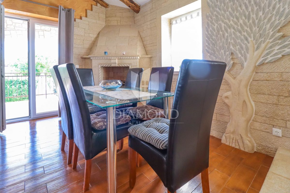 Parenzo, dintorni, bella casa in pietra con piscina, opportunità!