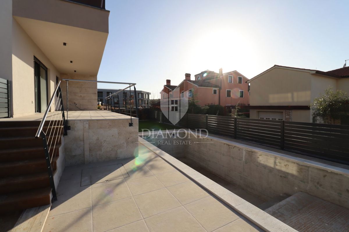 Moderno appartamento con piscina e giardino in vendita - Volme