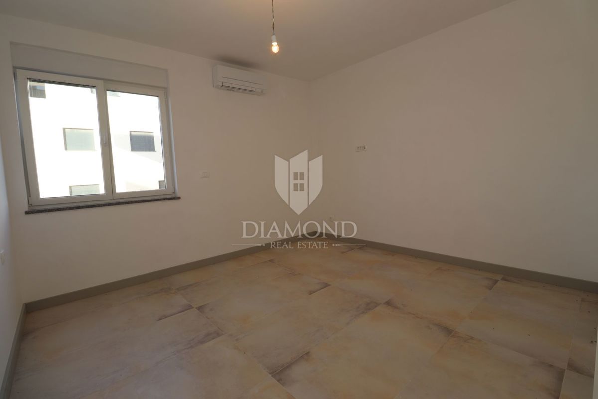 Moderno appartamento con piscina e giardino in vendita - Volme