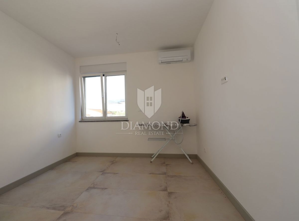 Moderno appartamento con piscina e giardino in vendita - Volme