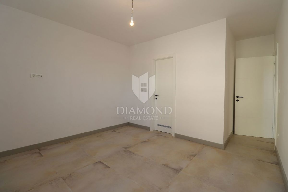 Moderno appartamento con piscina e giardino in vendita - Volme