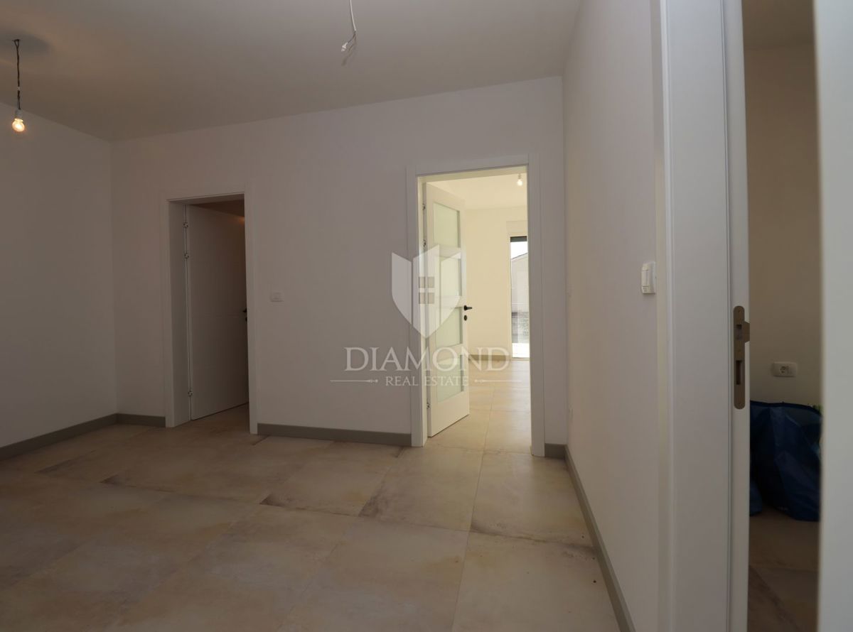 Moderno appartamento con piscina e giardino in vendita - Volme