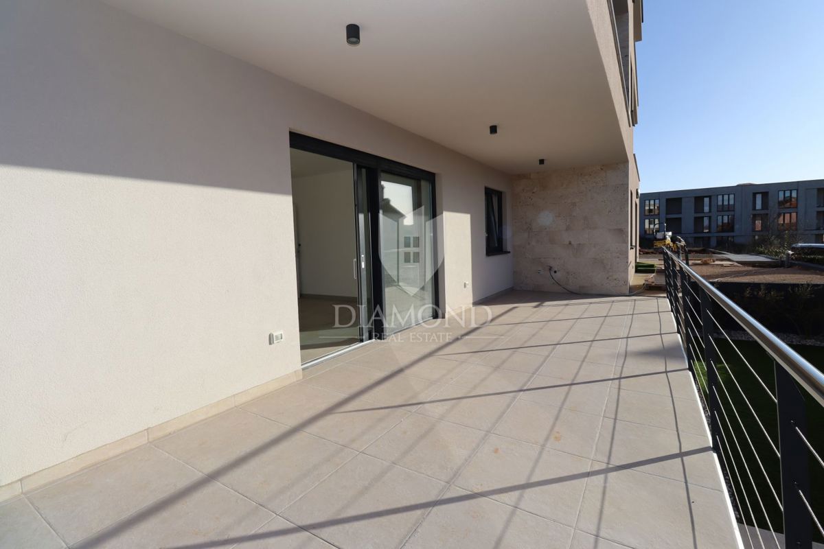 Moderno appartamento con piscina e giardino in vendita - Volme