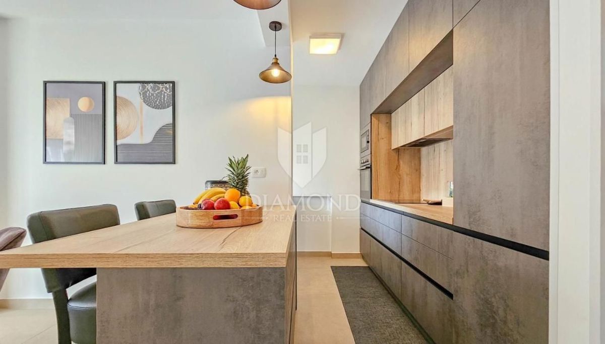 Zona Umago, bellissima casa indipendente di 260 m2 con piscina