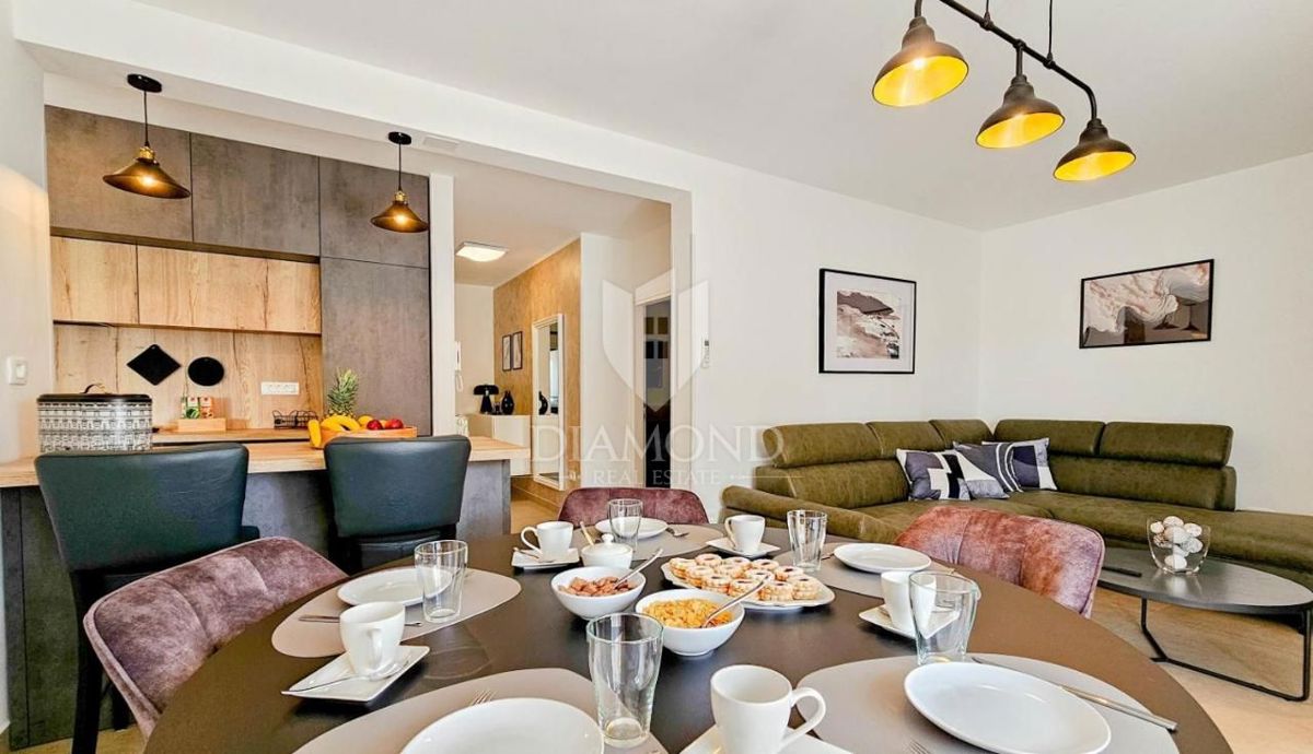 Zona Umago, bellissima casa indipendente di 260 m2 con piscina