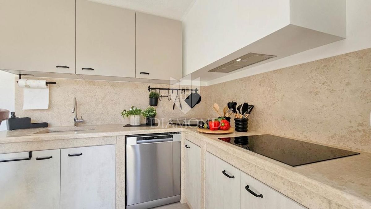 Zona Umago, bellissima casa indipendente di 260 m2 con piscina