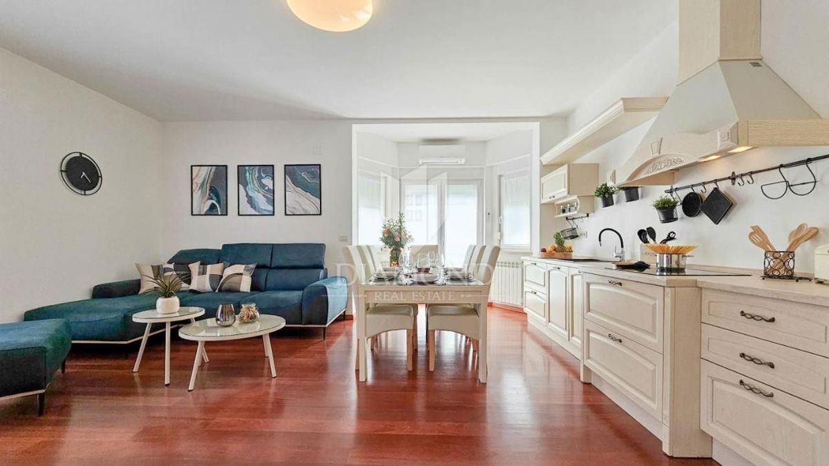 Zona Umago, bellissima casa indipendente di 260 m2 con piscina