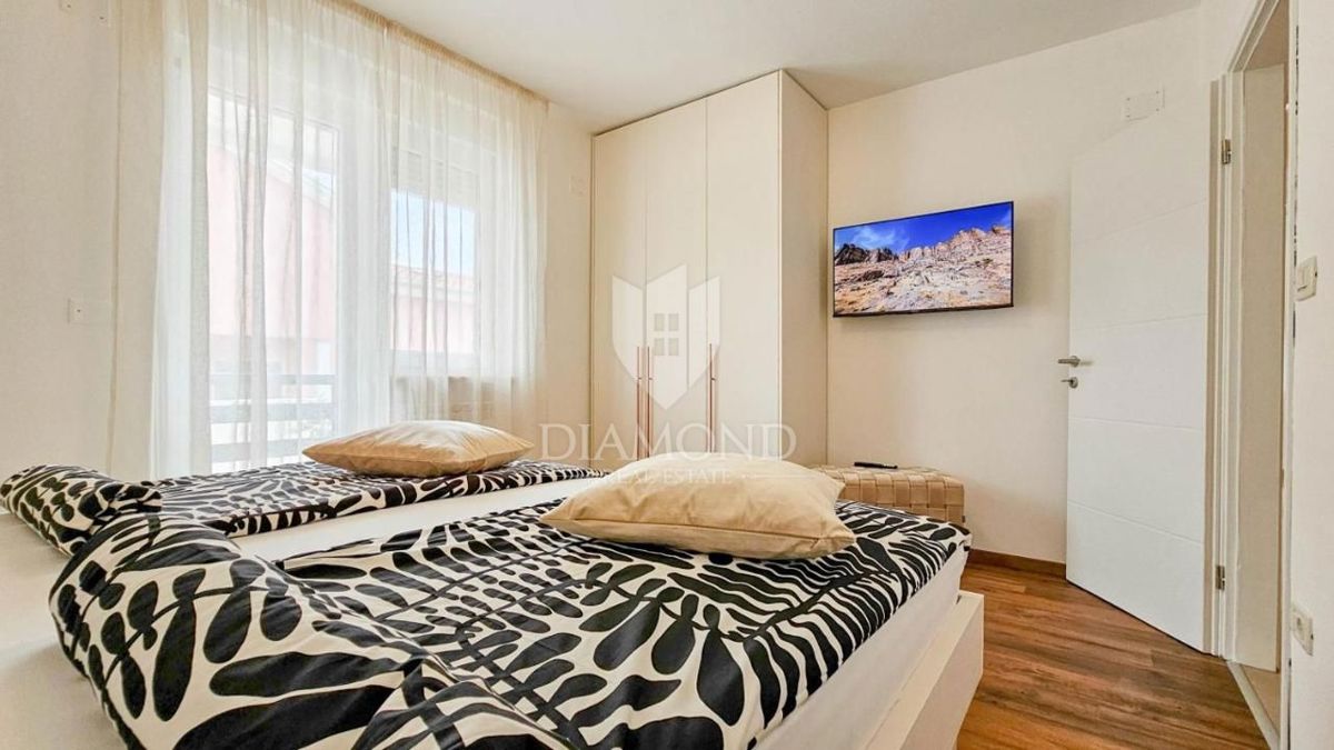 Zona Umago, bellissima casa indipendente di 260 m2 con piscina