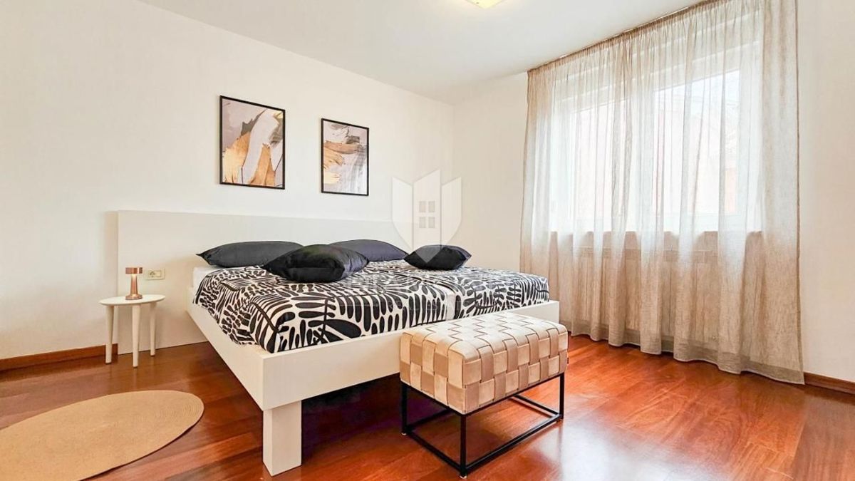 Zona Umago, bellissima casa indipendente di 260 m2 con piscina