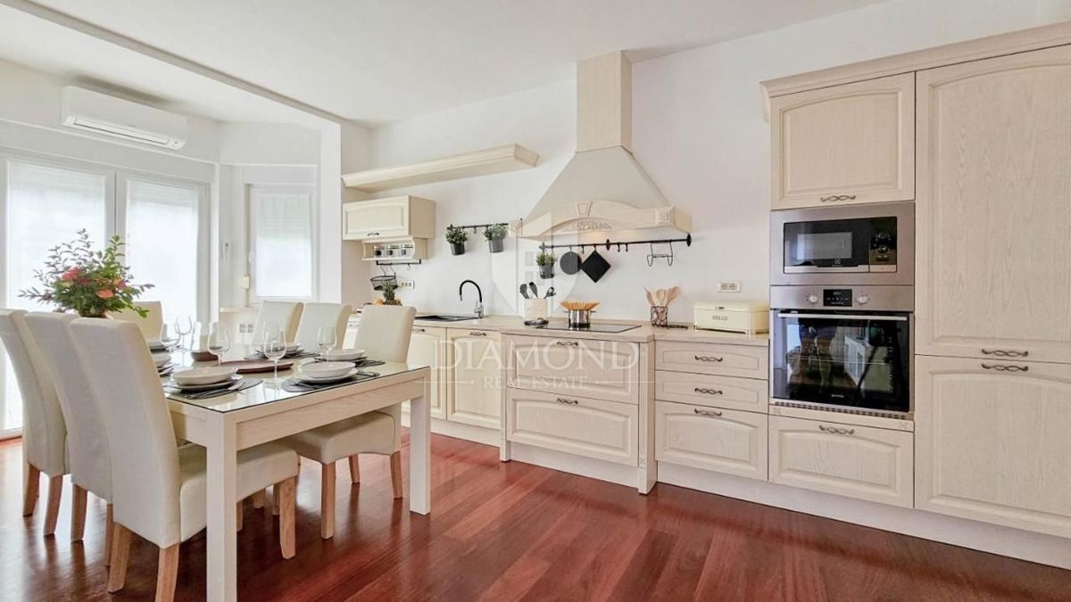 Zona Umago, bellissima casa indipendente di 260 m2 con piscina