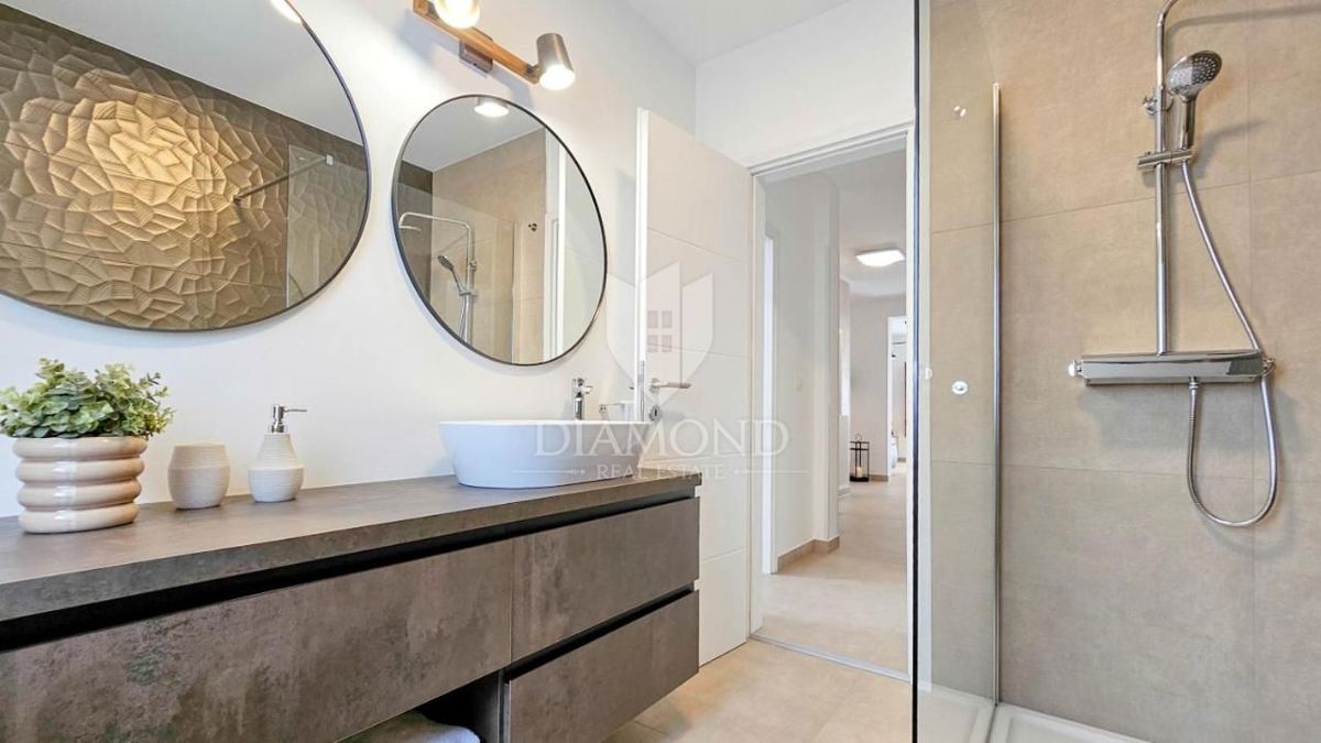 Zona Umago, bellissima casa indipendente di 260 m2 con piscina