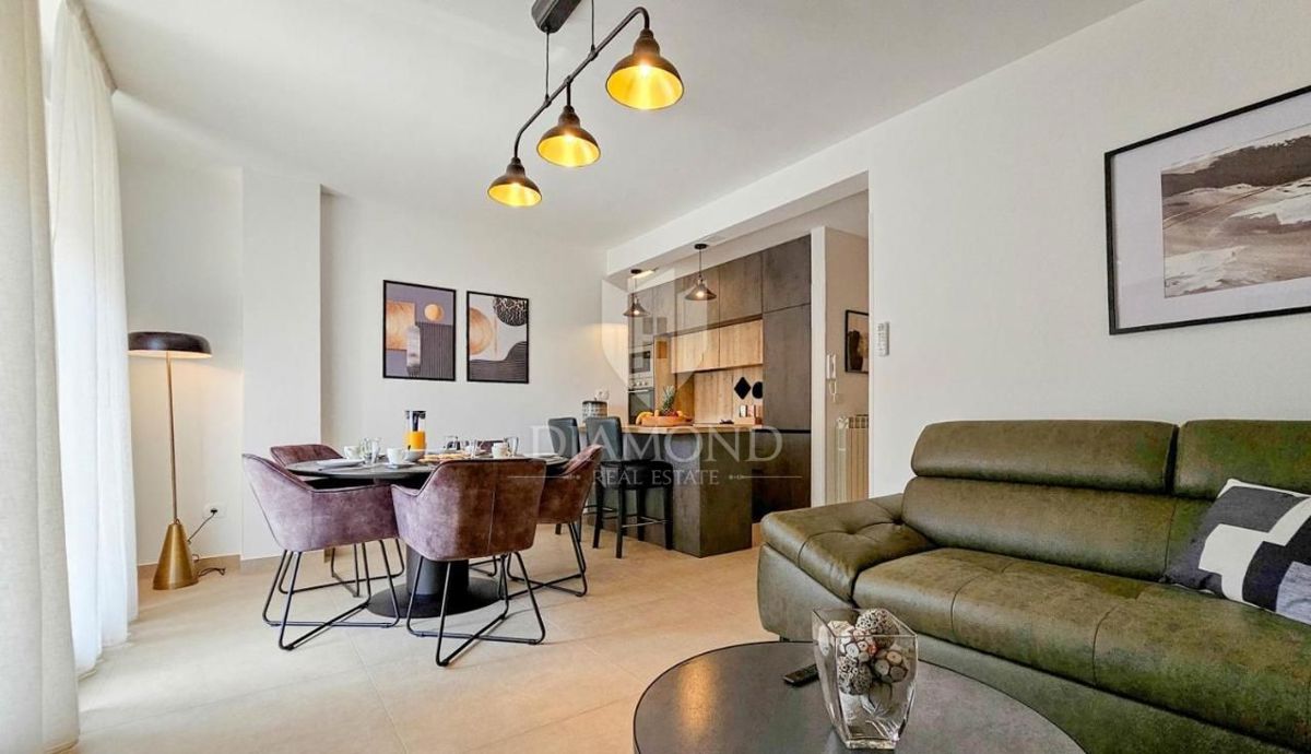 Zona Umago, bellissima casa indipendente di 260 m2 con piscina