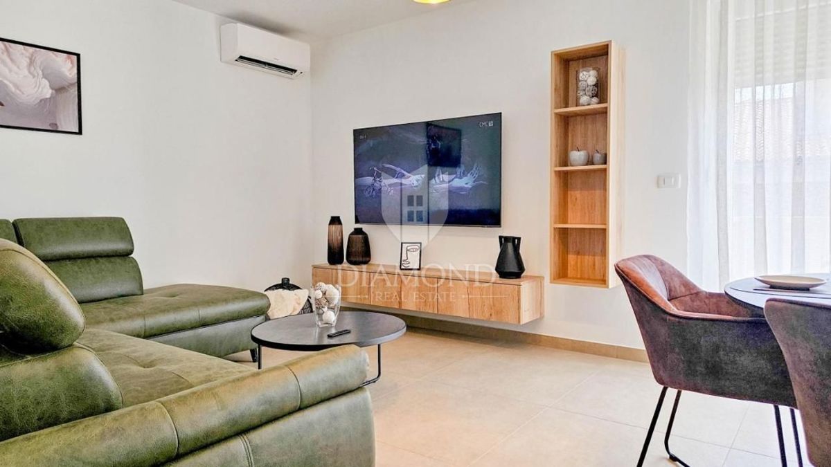 Zona Umago, bellissima casa indipendente di 260 m2 con piscina