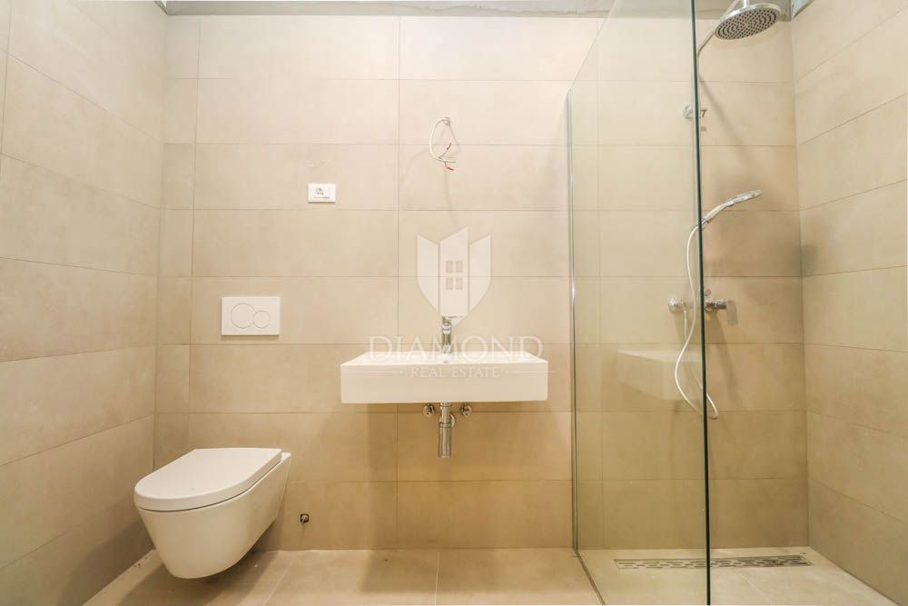 Pola, appartamento ristrutturato con un appartamento aggiuntivo! 