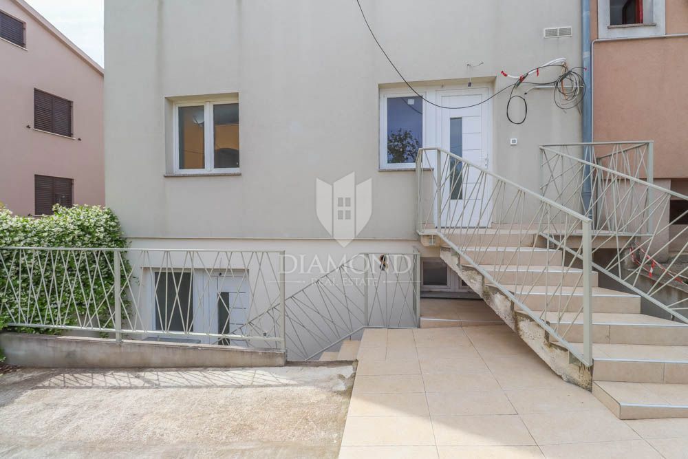 Pola, appartamento ristrutturato con un appartamento aggiuntivo! 