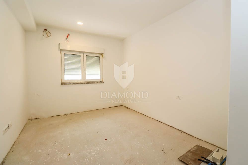 Pola, appartamento ristrutturato con un appartamento aggiuntivo! 