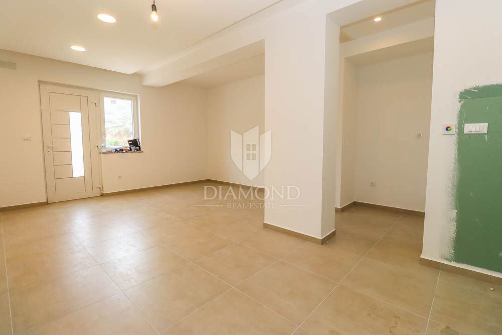 Pola, appartamento ristrutturato con un appartamento aggiuntivo! 