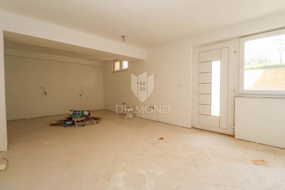 Pola, appartamento ristrutturato con un appartamento aggiuntivo! 