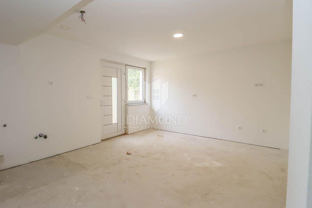 Pola, appartamento ristrutturato con un appartamento aggiuntivo! 