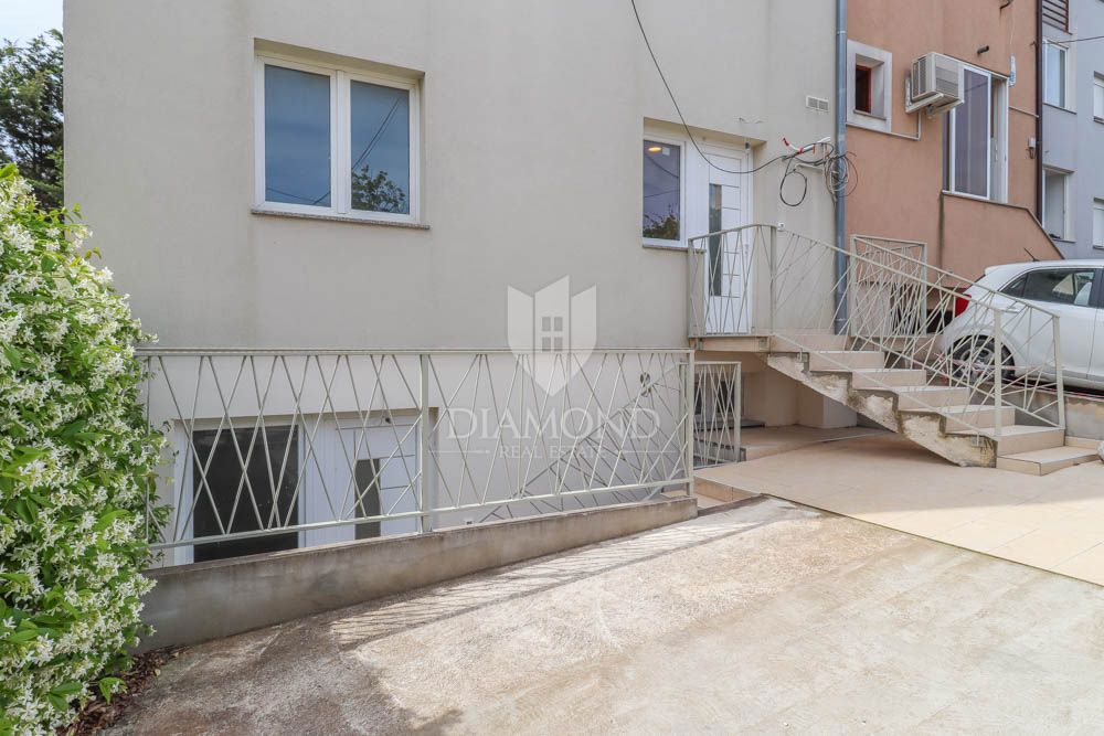 Pola, appartamento ristrutturato con un appartamento aggiuntivo! 