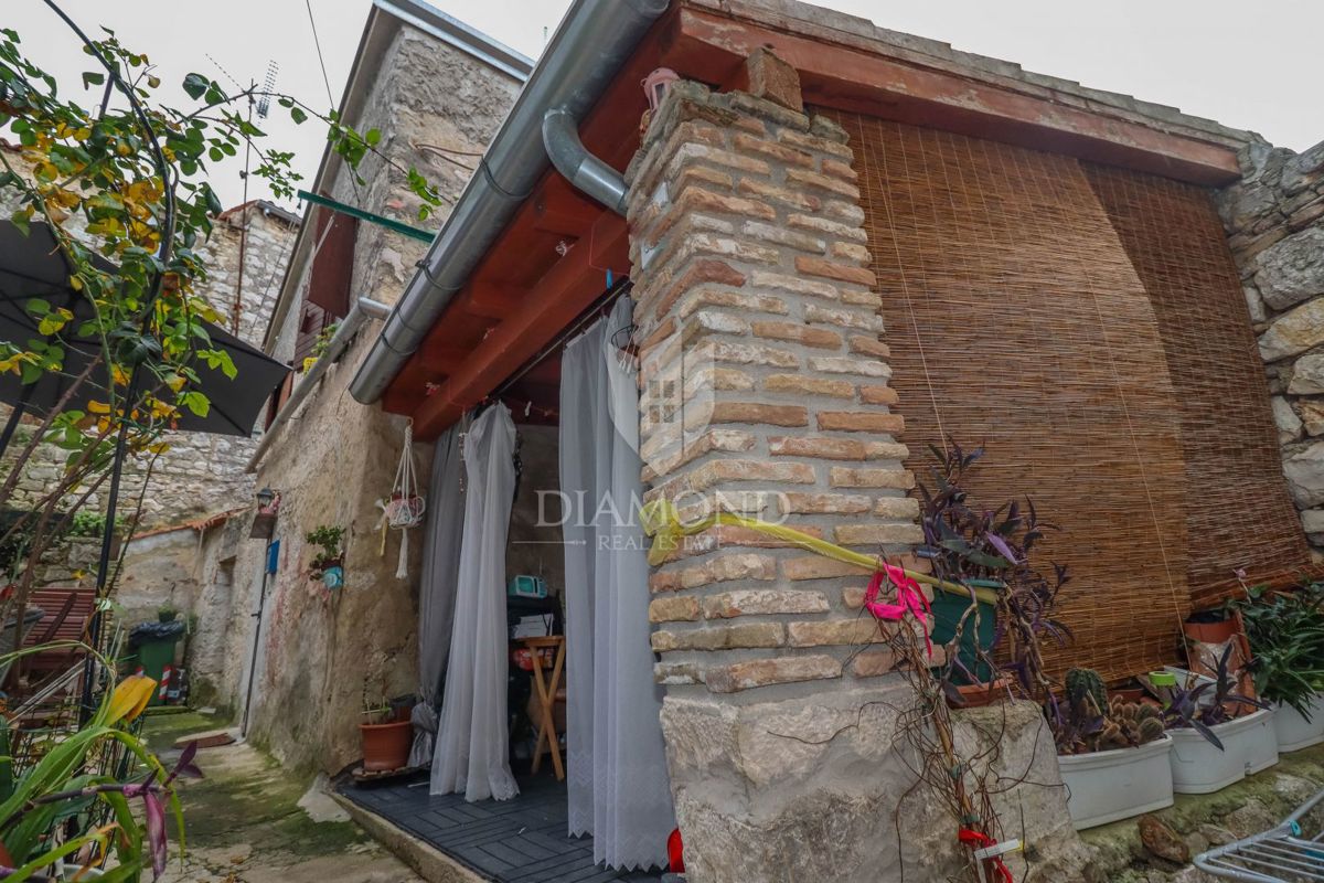 Rovigno, metà casa nel centro storico 