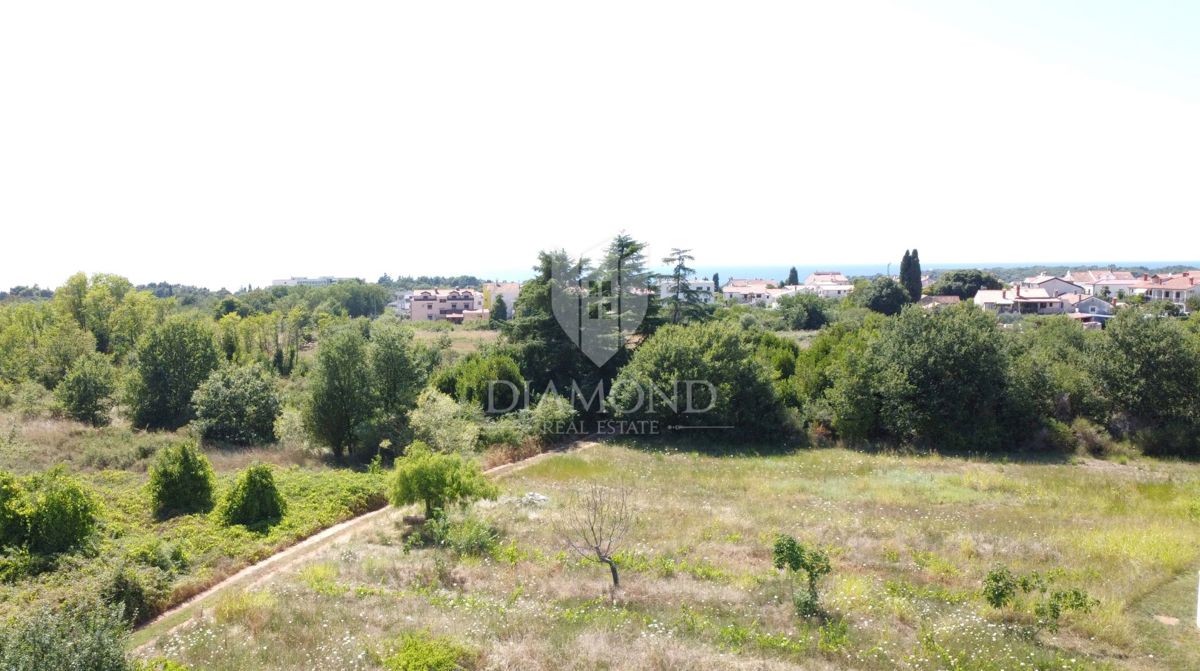 Poreč, dintorni – Ottima opportunità edificabile vicino al mare!
