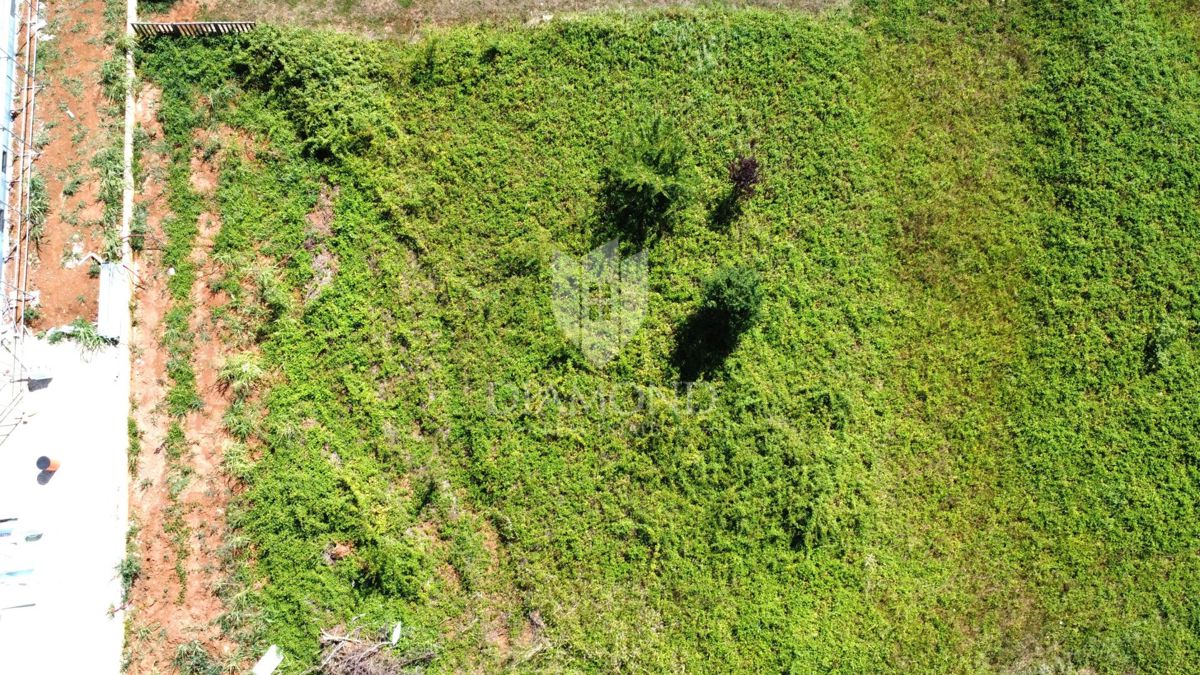 Poreč, dintorni – Ottima opportunità edificabile vicino al mare!