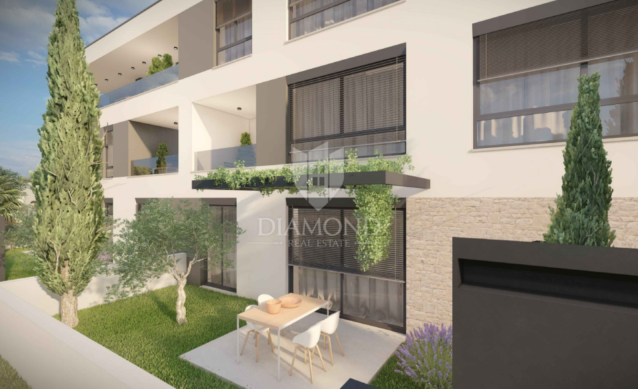 Štinjan, nuovo edificio con giardino vicino alla spiaggia! 