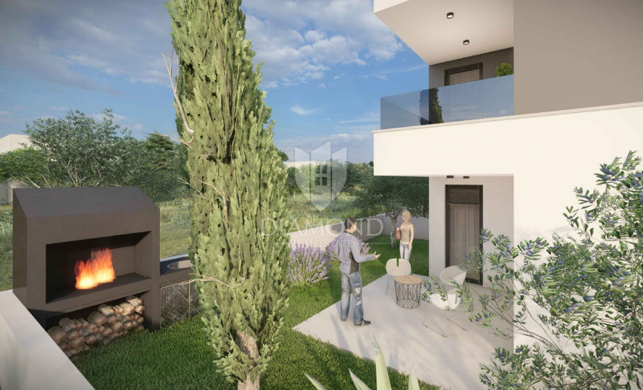 Štinjan, nuovo edificio con giardino vicino alla spiaggia! 