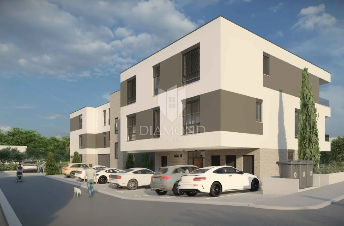 Štinjan, nuovo edificio con giardino vicino alla spiaggia! 