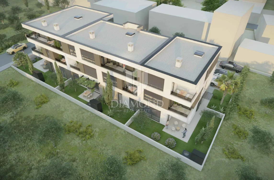 Štinjan, nuovo edificio con giardino vicino alla spiaggia! 