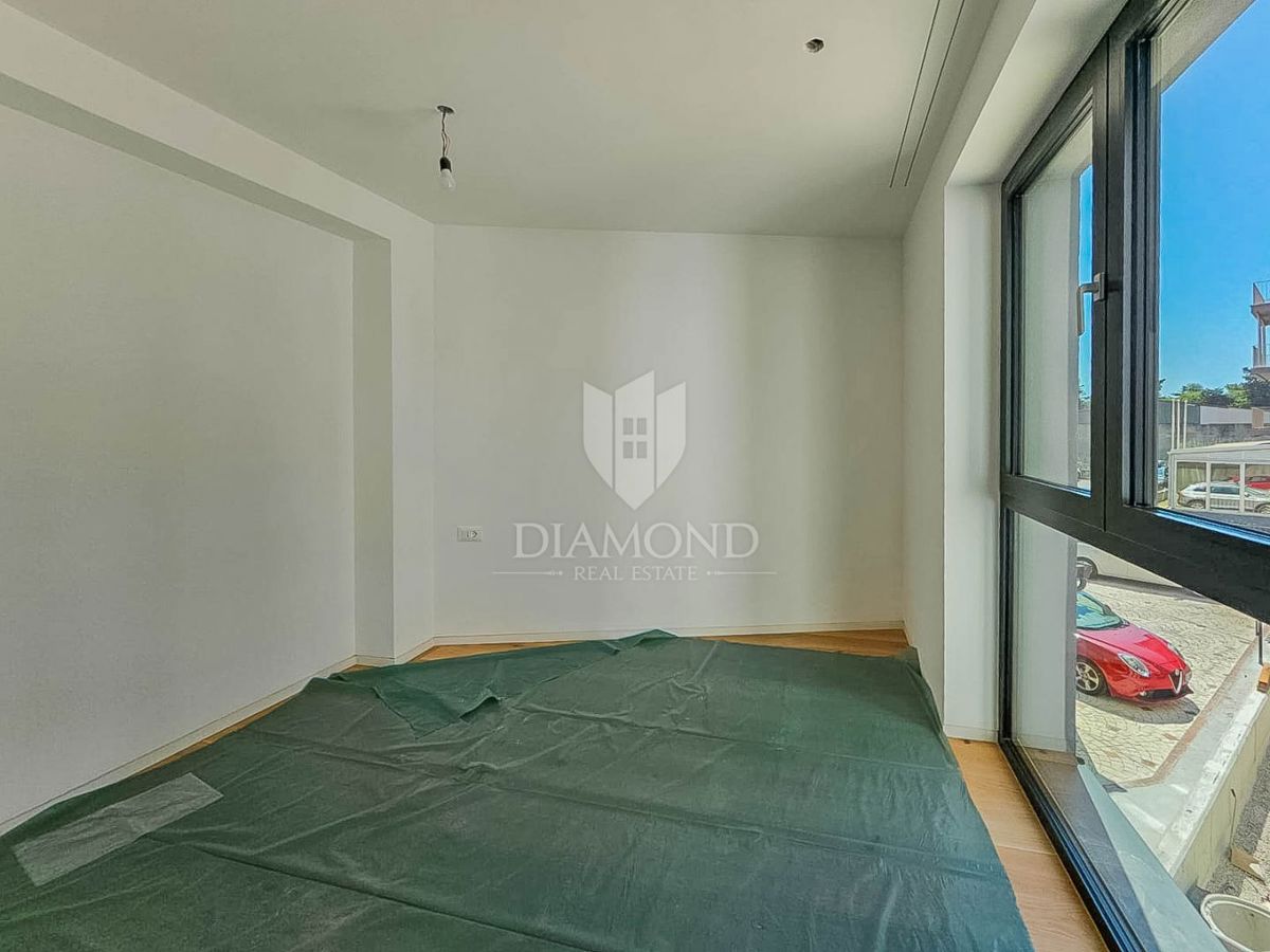 Umago, nuova costruzione! Lussuoso appartamento in centro, 2a fila al mare!