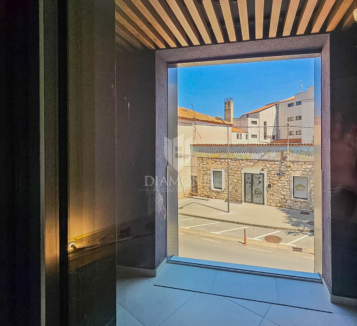 Umago, nuova costruzione! Lussuoso appartamento in centro, 2a fila al mare!