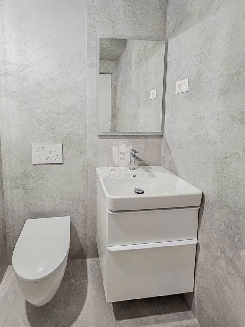 Umago, nuova costruzione! Lussuoso appartamento in centro, 2a fila al mare!