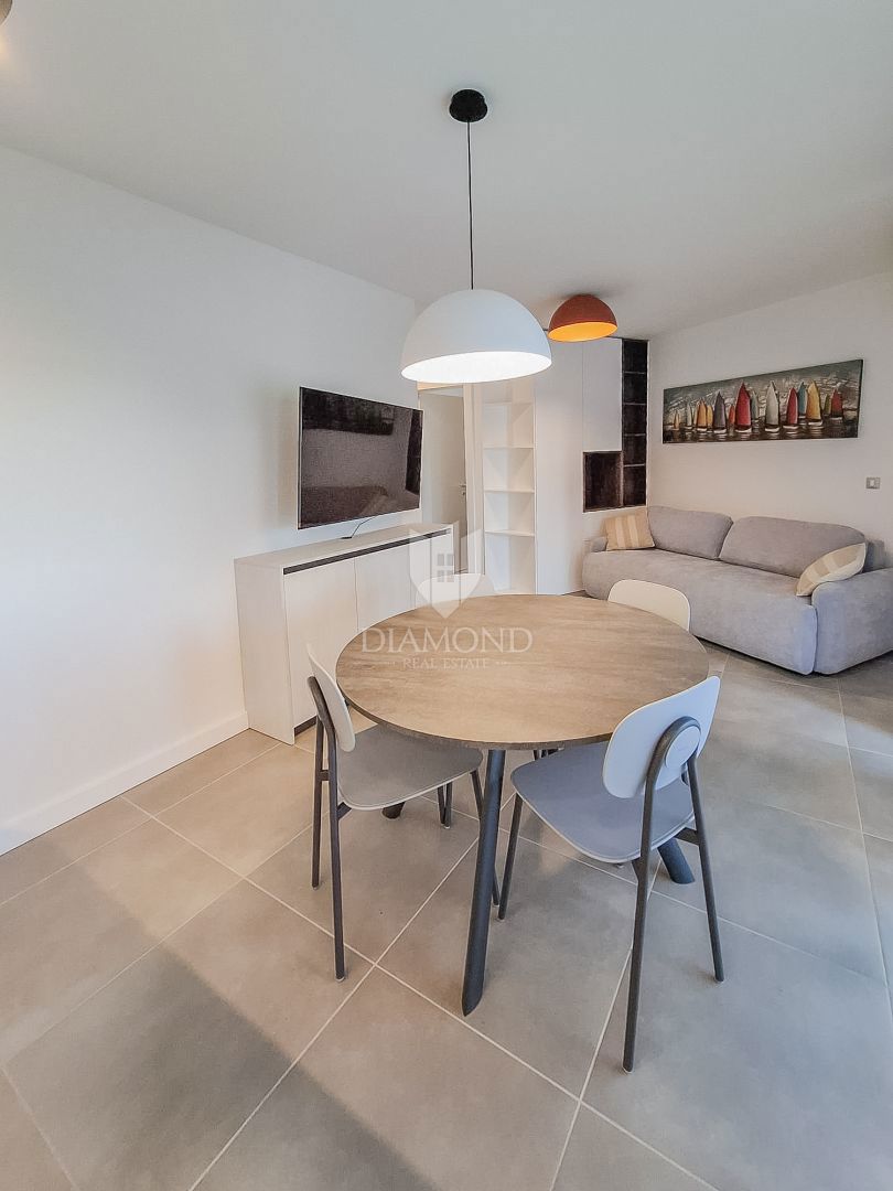 Occasione! Cittanova, appartamento al piano terra con giardino, prima fila al mare!